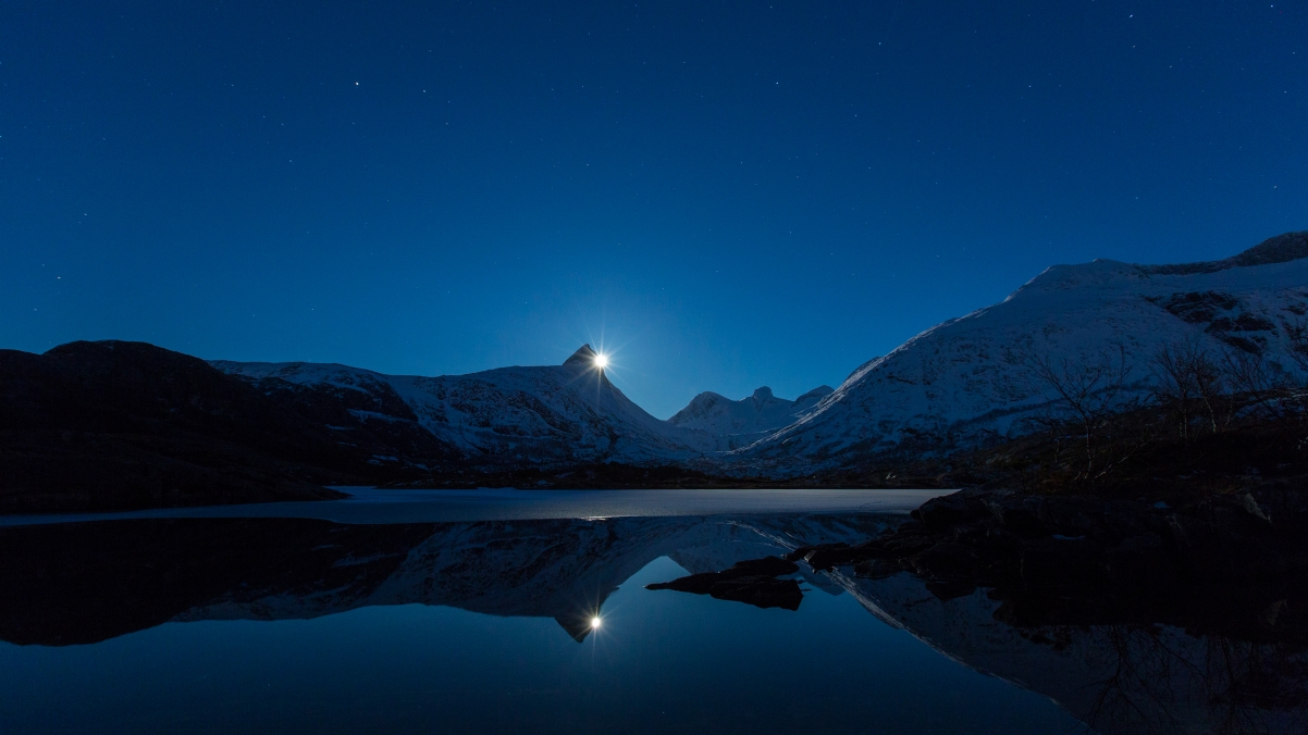 挪威博多 晚上 月亮 湖泊 山水风景 4k壁纸