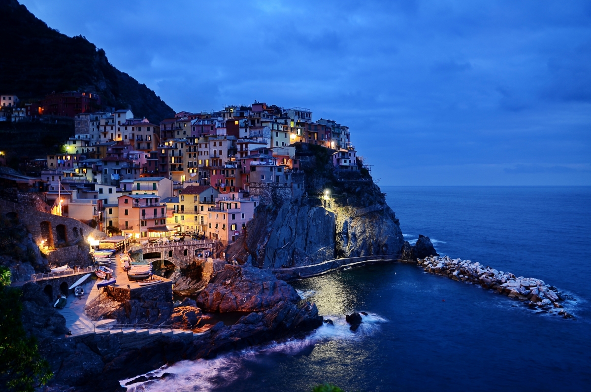 意大利五渔村海水日落五渔村4k风景图片