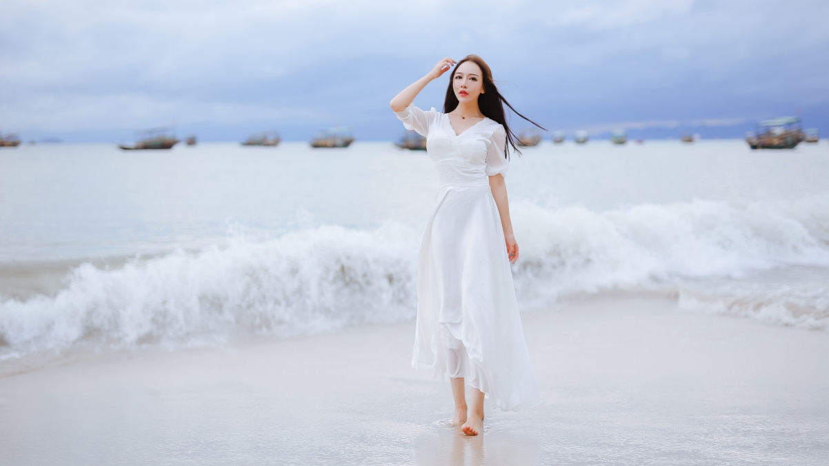 海边 海滩 白色长裙子 清纯 气质 美女4k壁纸