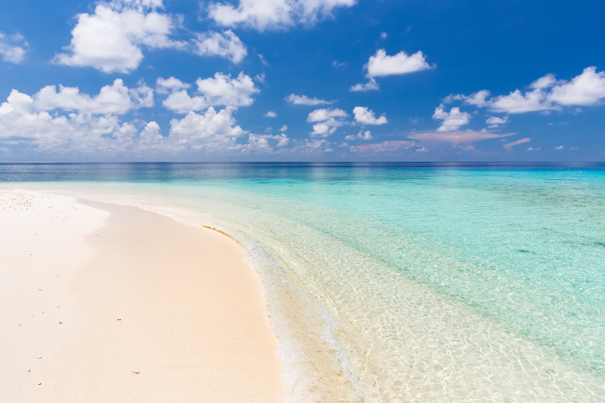 马尔代夫美丽的海滩5k风景壁纸