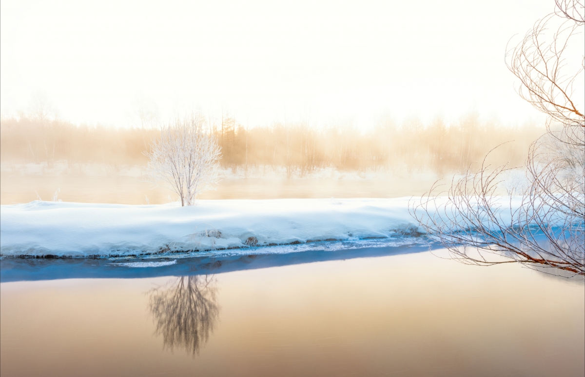 雾凇河流雪景4k壁纸