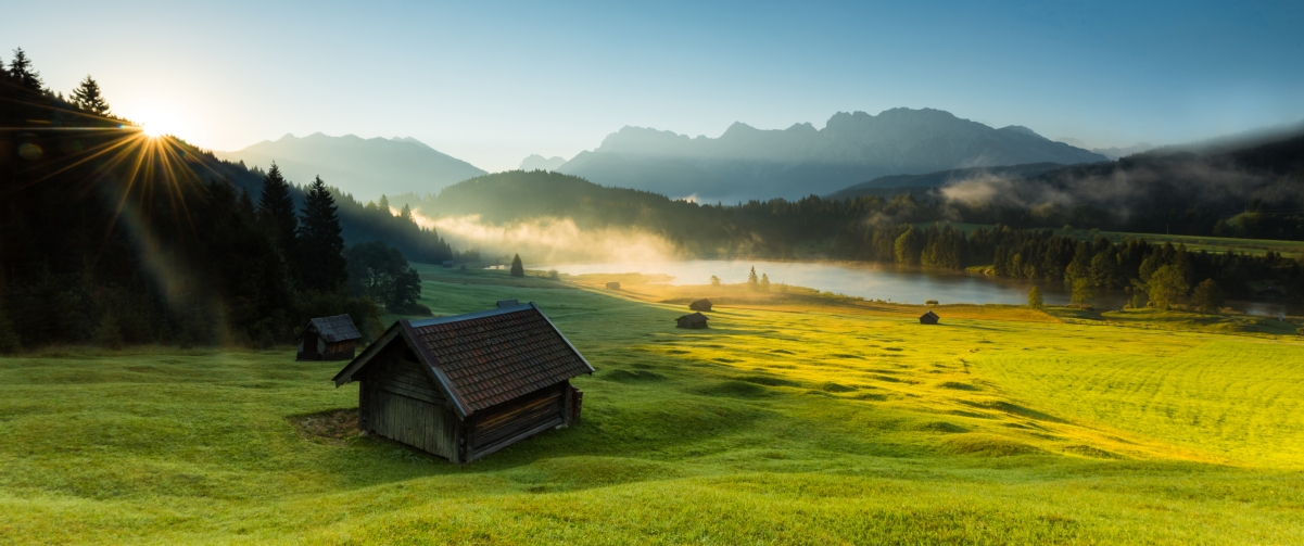 巴伐利亚 阿尔卑斯山 湖 房子 日出风景3440x1440壁纸