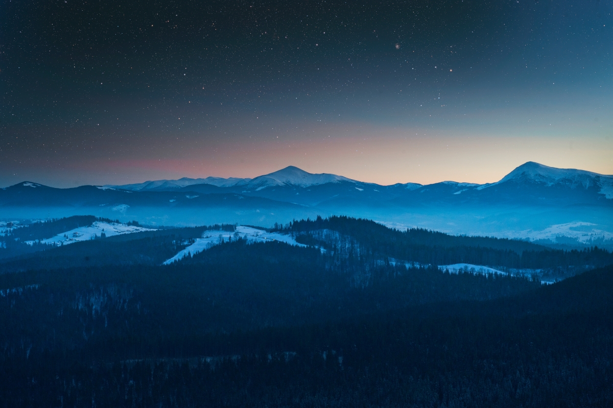 喀尔巴阡山脉日落 星空风景4K壁纸图片