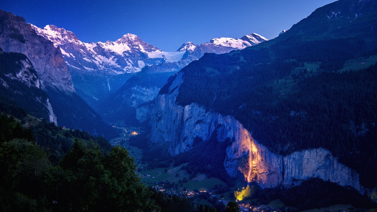 瑞士 劳特布龙嫩谷 艾格峰 少女峰的山脉 4K风景壁纸