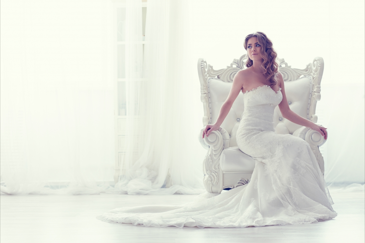 白色椅子 新娘的婚纱礼服 漂亮新娘5k图片