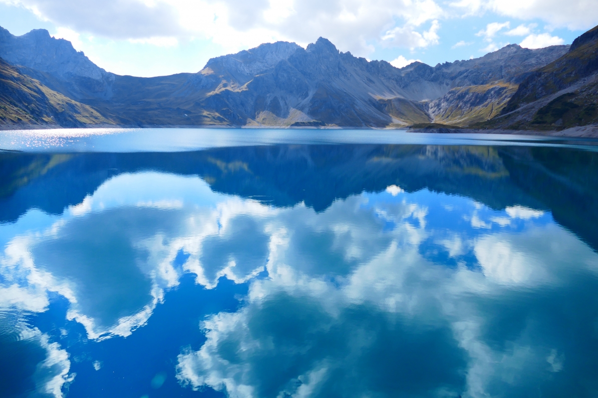 湖 云 天空 蓝色湖水 5K山水风景壁纸