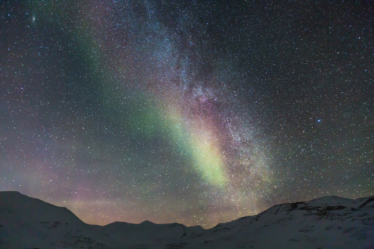 银河 北极雪 朗伊尔城 神奇的夜晚 星空4K壁纸