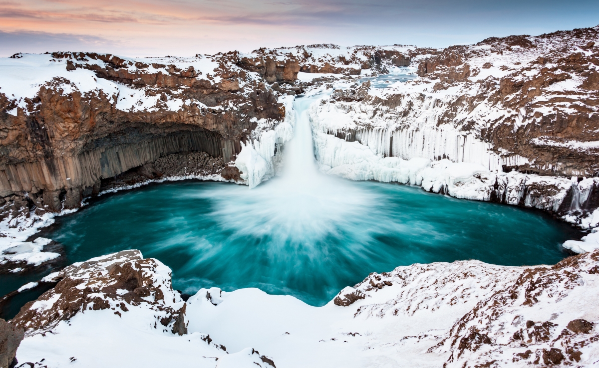 瀑布冰岛冬季4K壁纸