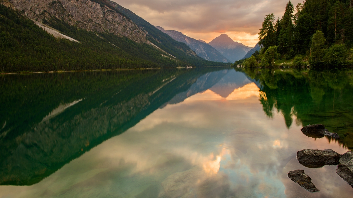 日落的湖泊 奥地利风景4K壁纸
