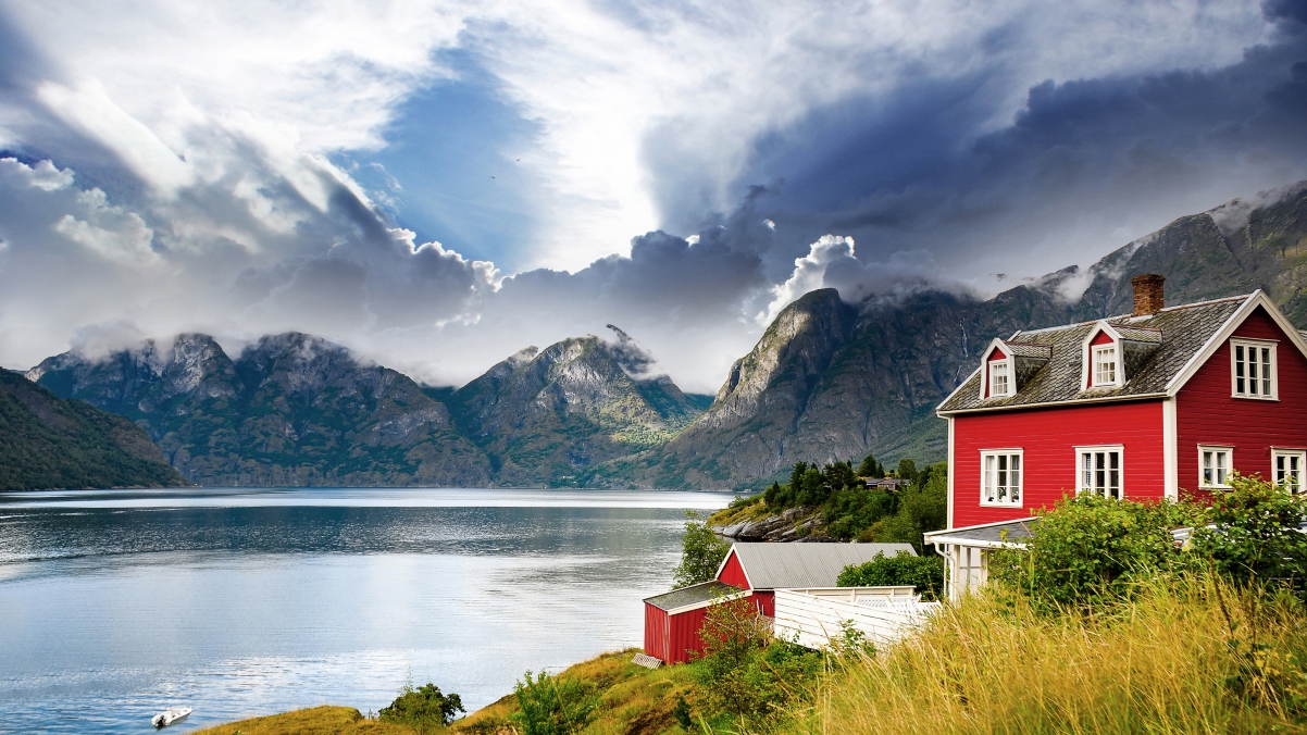 美丽的挪威山湖房屋风景3840x2160壁纸