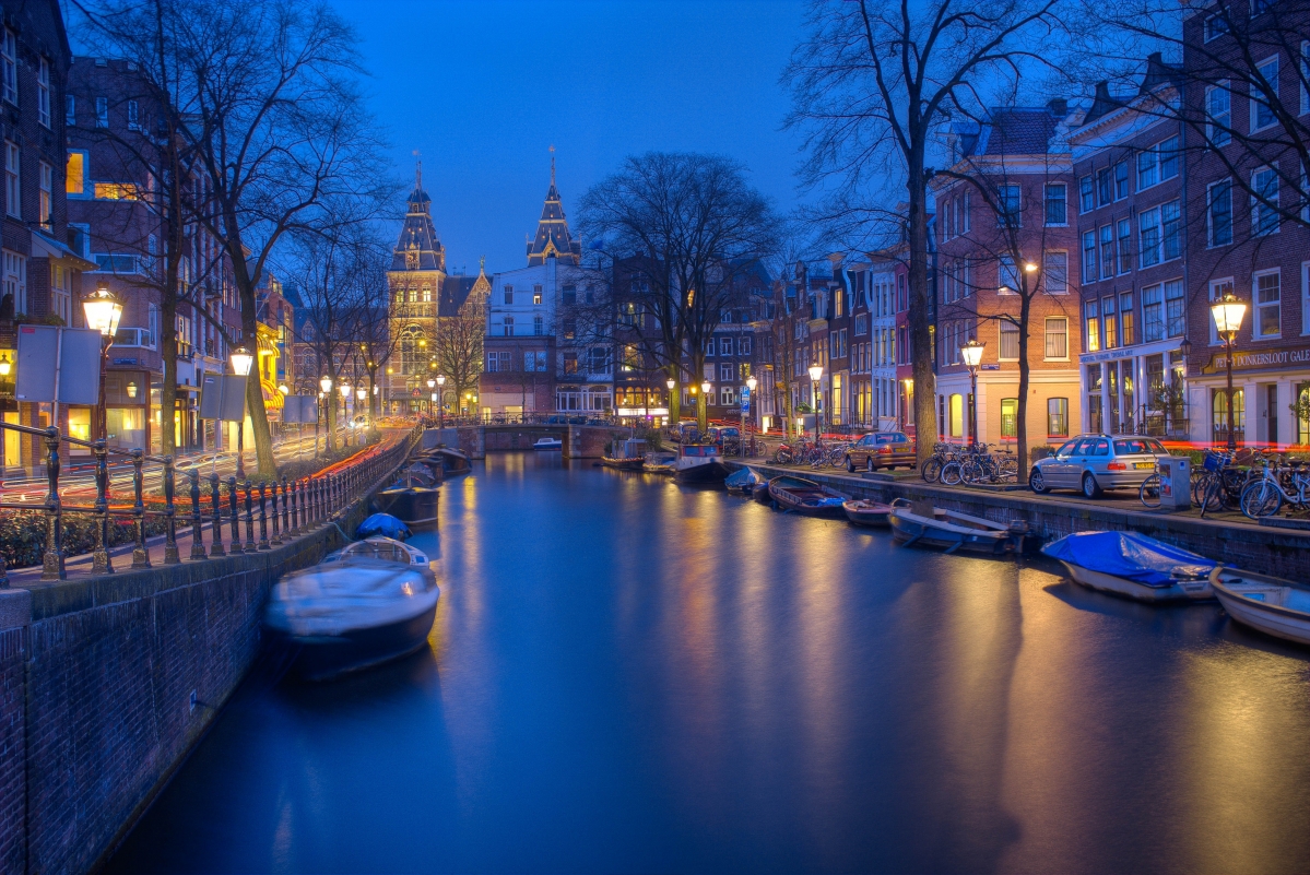 阿姆斯特丹 夜 运河 晚上 4K风景壁纸