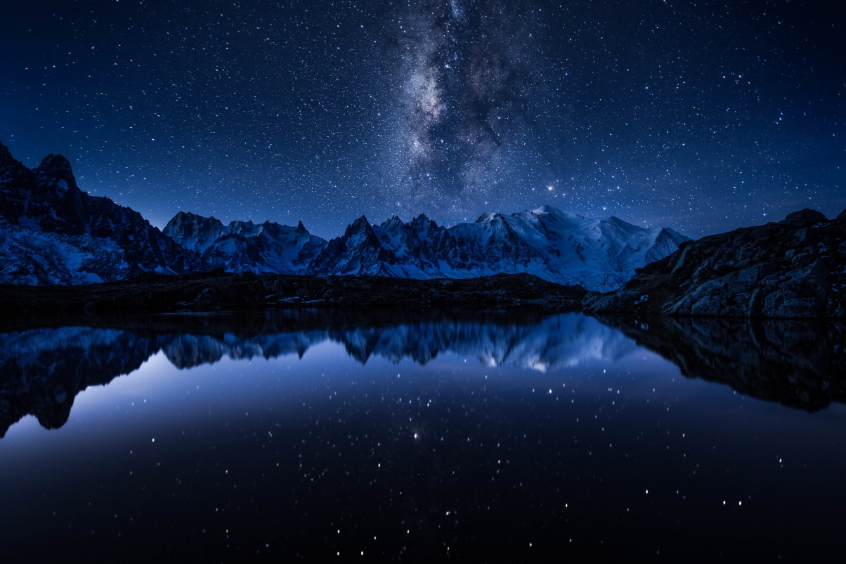 晚上 湖 山 银河 星空 5K风景壁纸