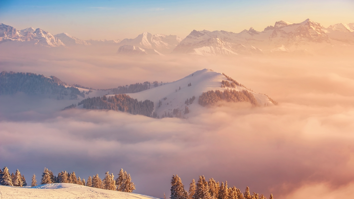 瑞士山脉云海4K风景壁纸