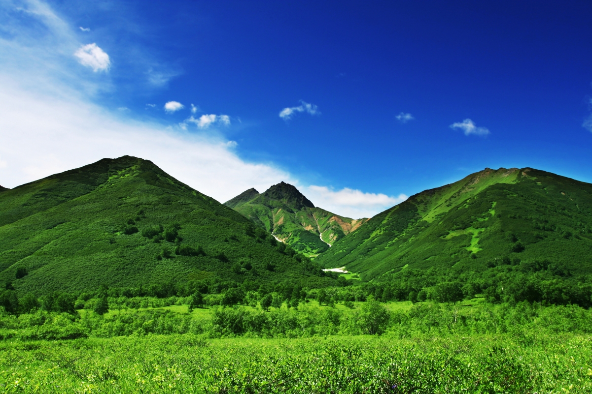 山 自然 绿草 天空 4K风景壁纸