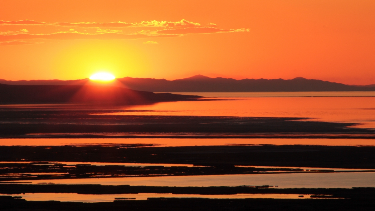 大盐湖的日落4K风景壁纸