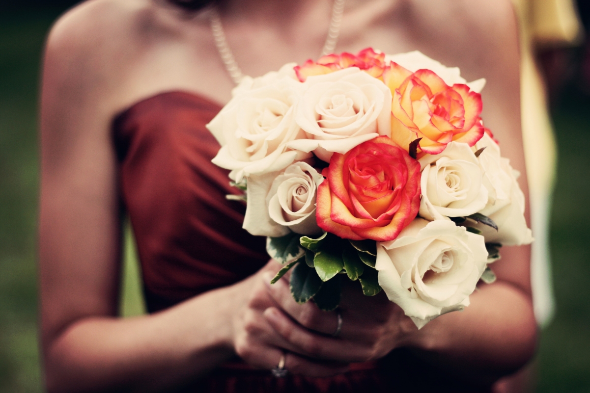 花束 束鲜花 玫瑰 伴娘 婚礼 女子 4K图片