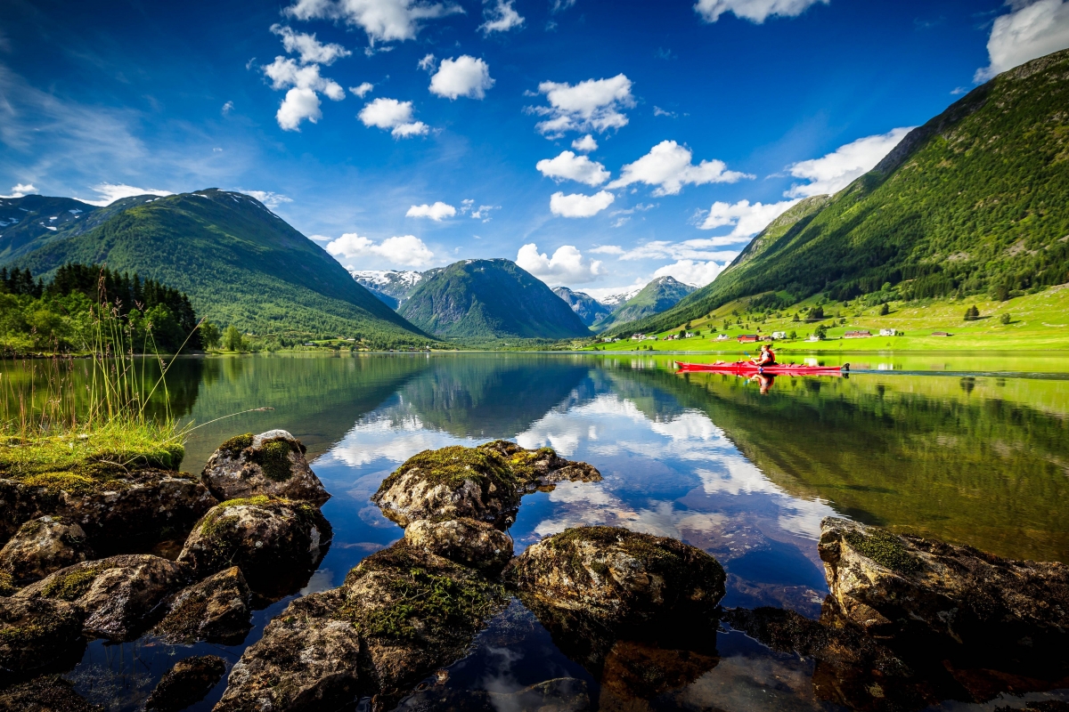 挪威菲尤拉讷山湖风景图片