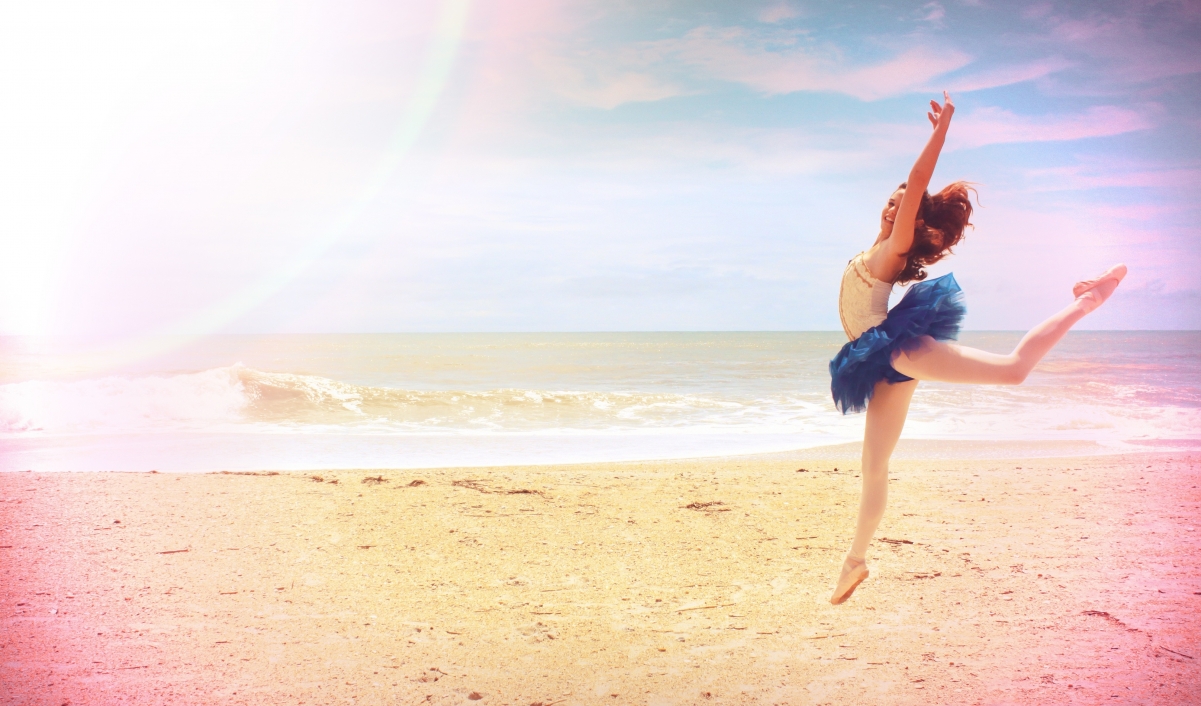 海滩 女孩 芭蕾舞演员 4K壁纸