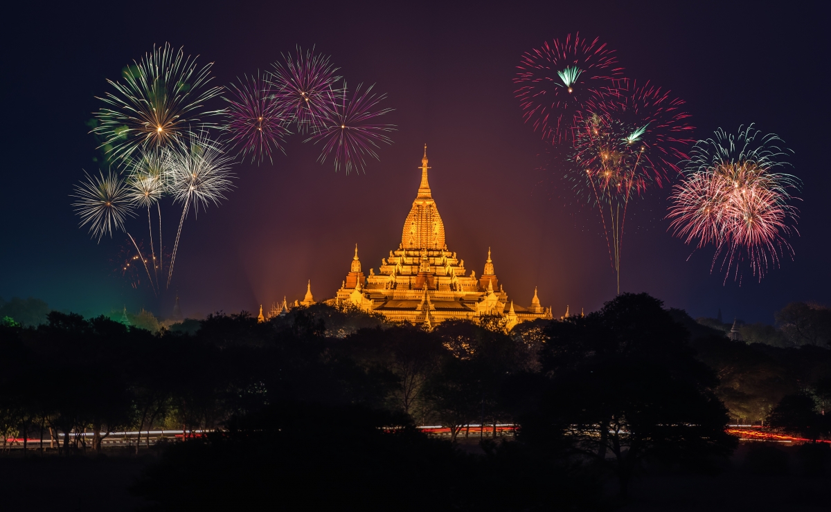夜晚 烟花 寺院 佛像 佛教 缅甸蒲甘5K风景图片