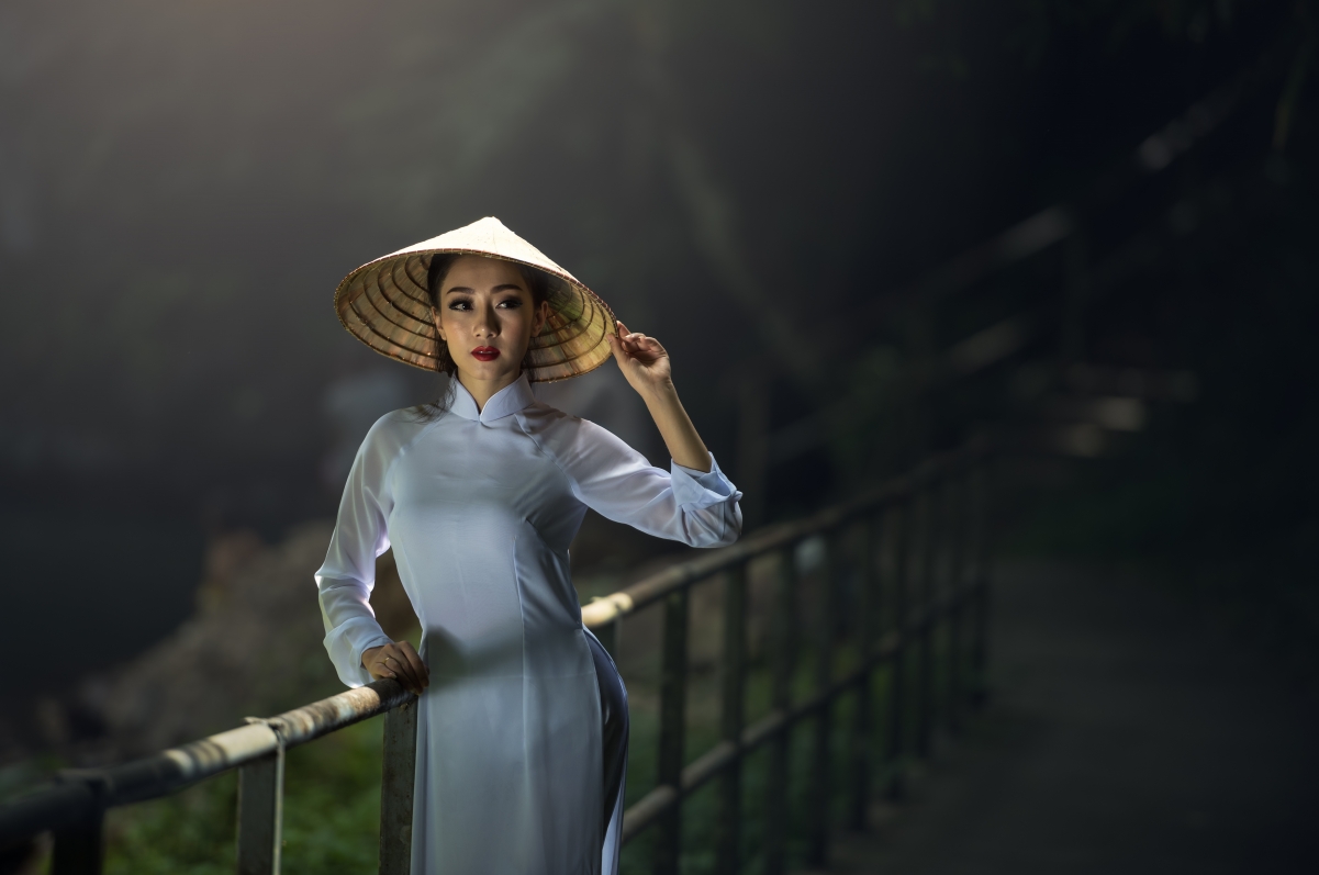 亚洲漂亮美女 泰国 公园 帽子 姿态 7K美女图片