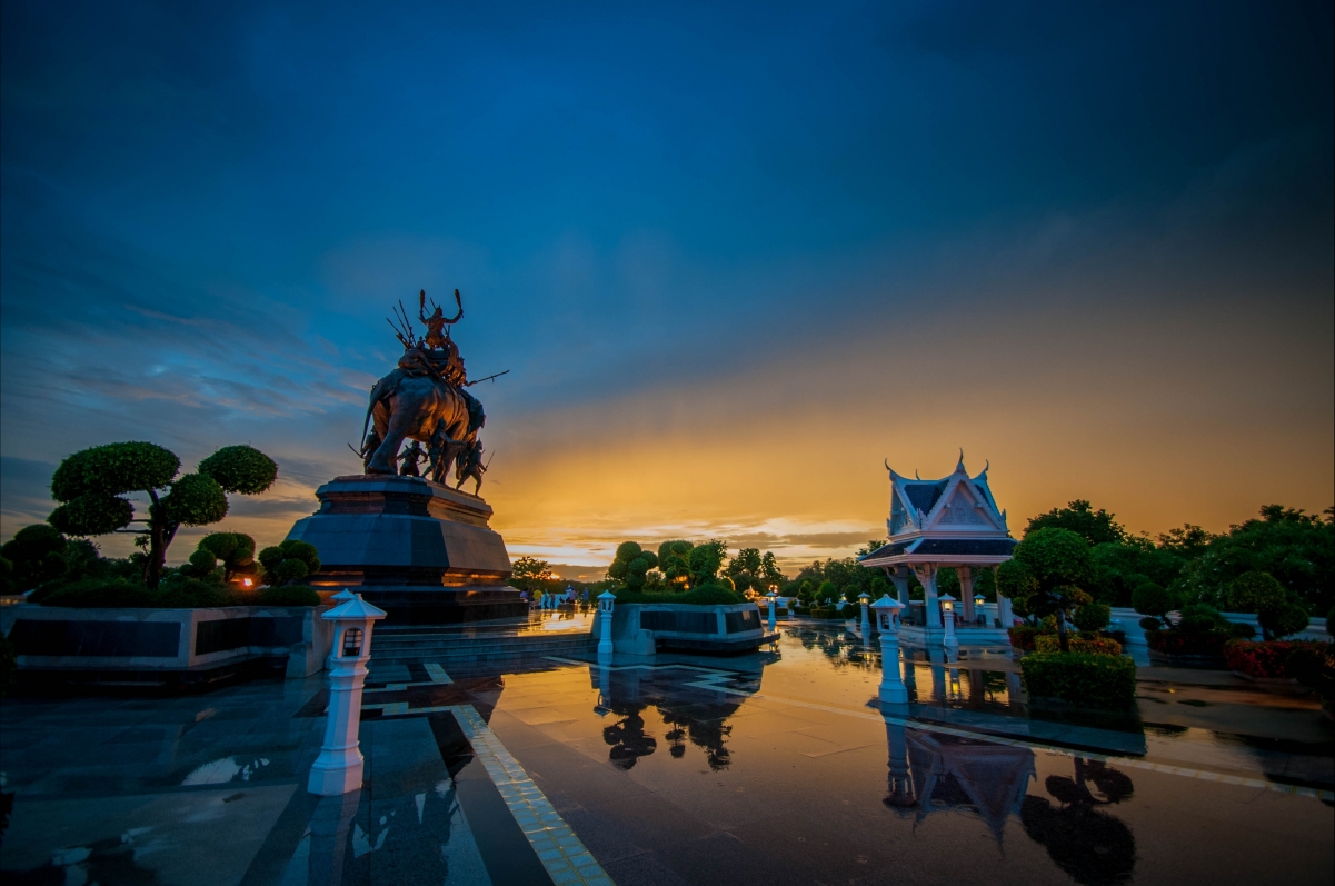 泰国纪念碑绝美夕阳风景，4K高清壁纸下载，震撼视觉享受