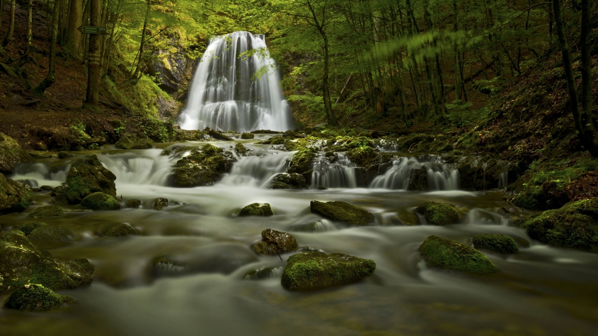 自然森林水瀑岩石美景，4K超清风景壁纸，3840x2160高清下载