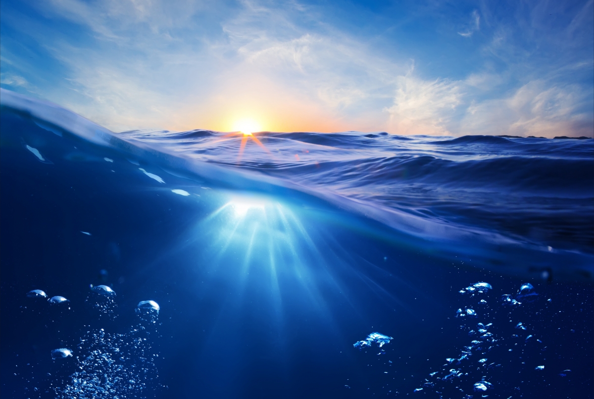 光线 海洋 太阳 水下 气泡 日落 6K风景壁纸