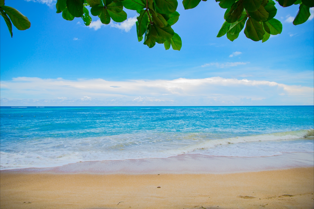海滩 美丽蓝色海洋 天空 海岸 海岛 5K风景壁纸