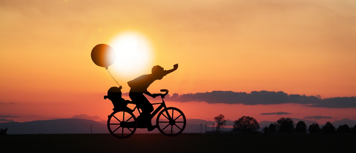 父亲节 骑单车 单车 夕阳 黄昏 7k图片