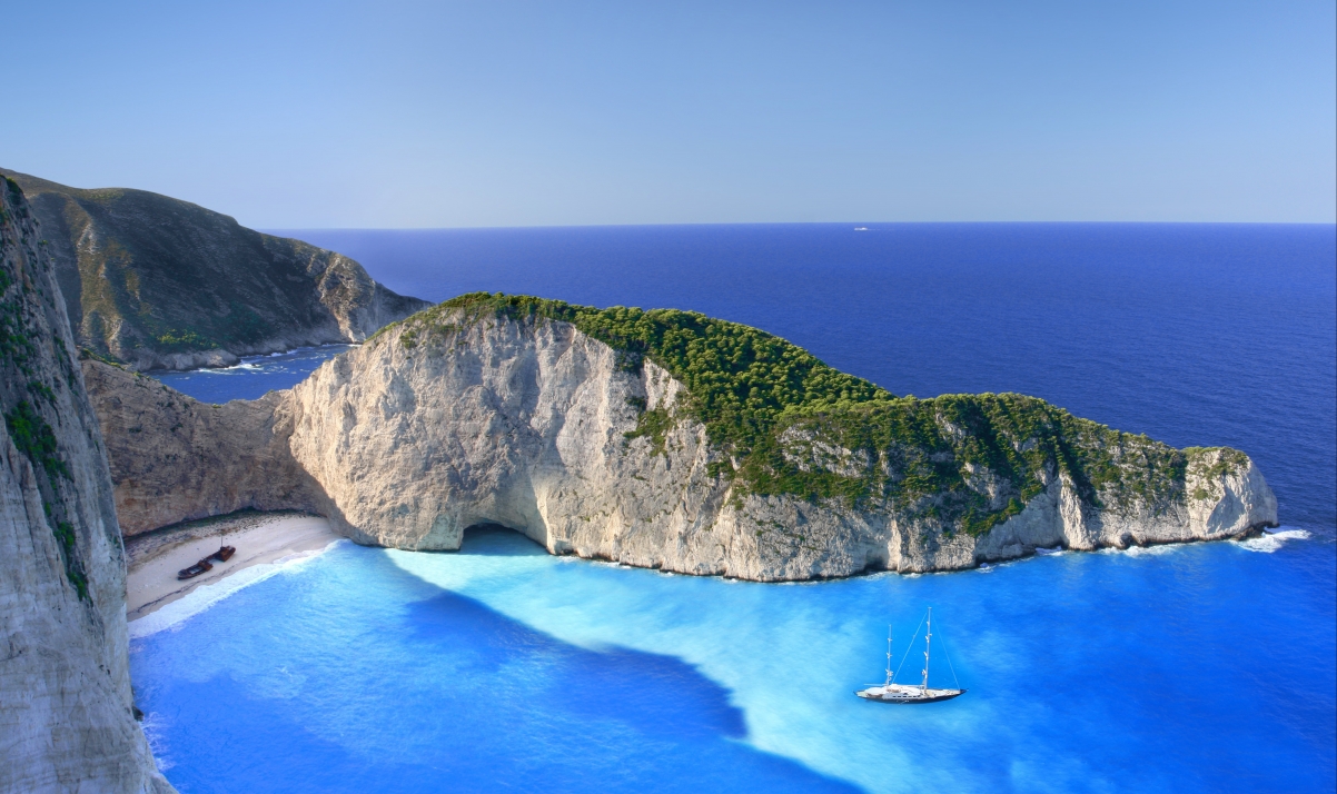 希腊 海滩 云 悬崖 岛 大海 美丽的海洋风景4K壁纸