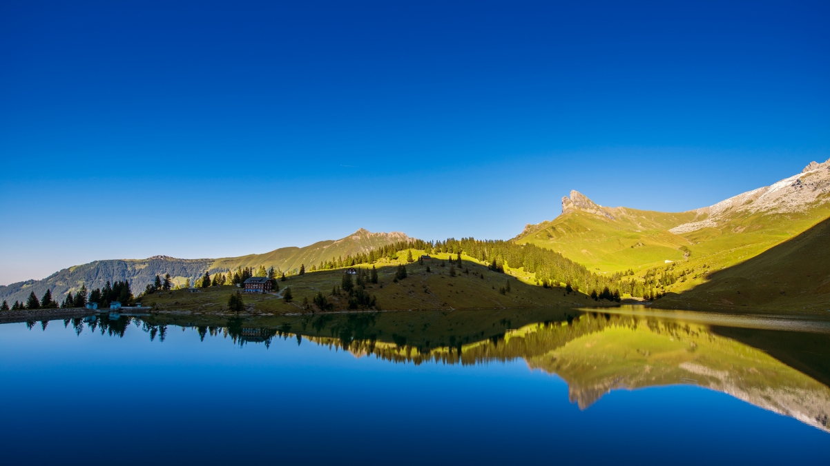 瑞士湖光山色，3840x2160超清4K壁纸，水库美景尽收眼底，一键下载！