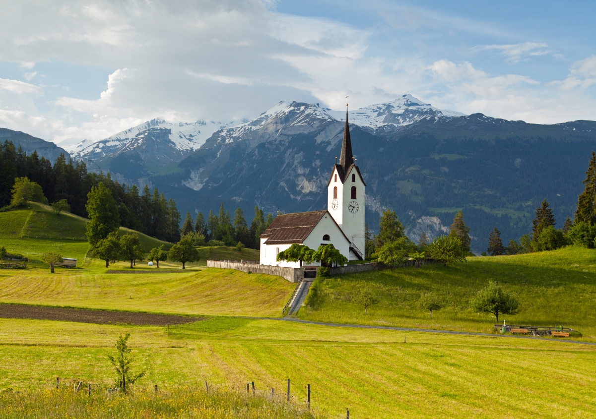 瑞士阿尔卑斯山 草甸 教堂 风景4k图片