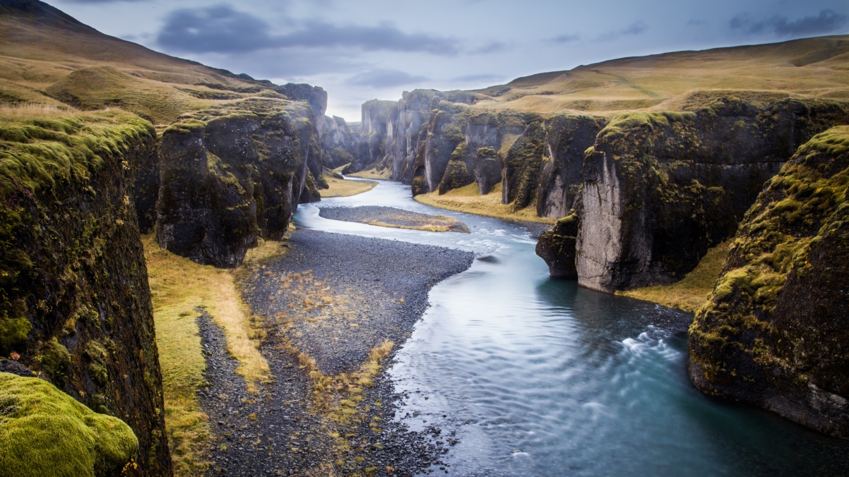 冰岛 峡谷 河流 4K高清桌面壁纸
