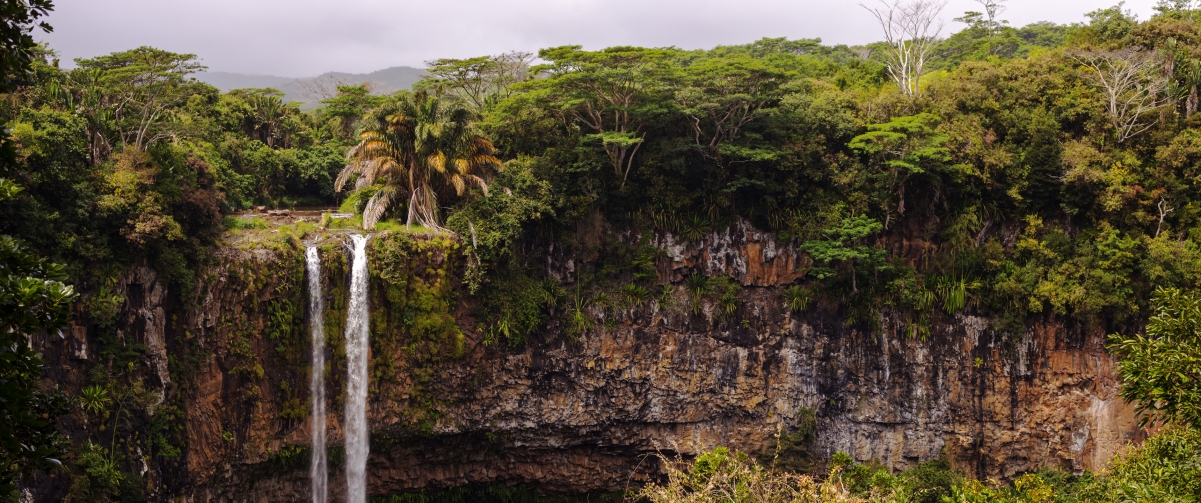 毛里求斯丛林瀑布风景3440x1440壁纸