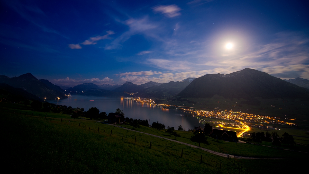 瑞士卢塞恩湖附近的一小撮山脉3840x2160风景壁纸