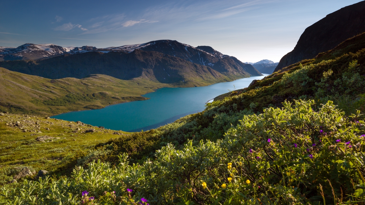 挪威 美丽的绿松石色的湖泊 4K风景壁纸