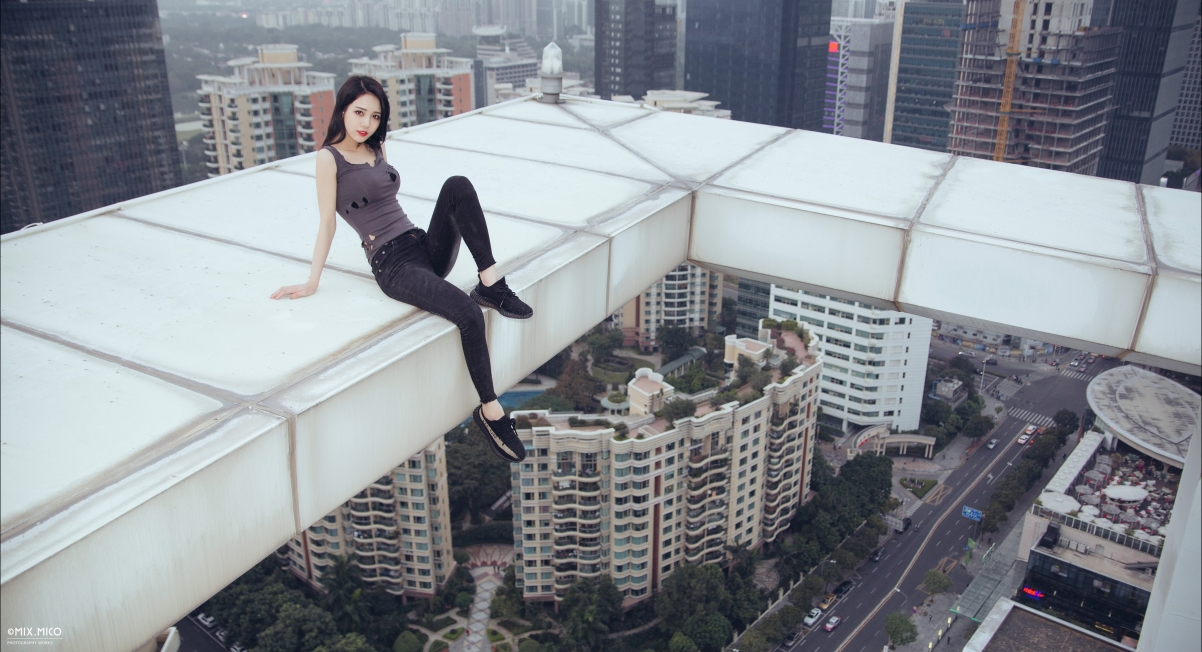 高空建筑 美女摄影 5K壁纸