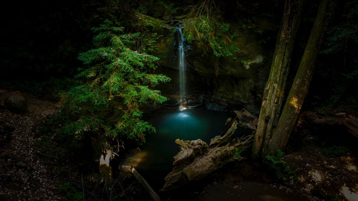 森林 山谷 美丽瀑布风景5K壁纸