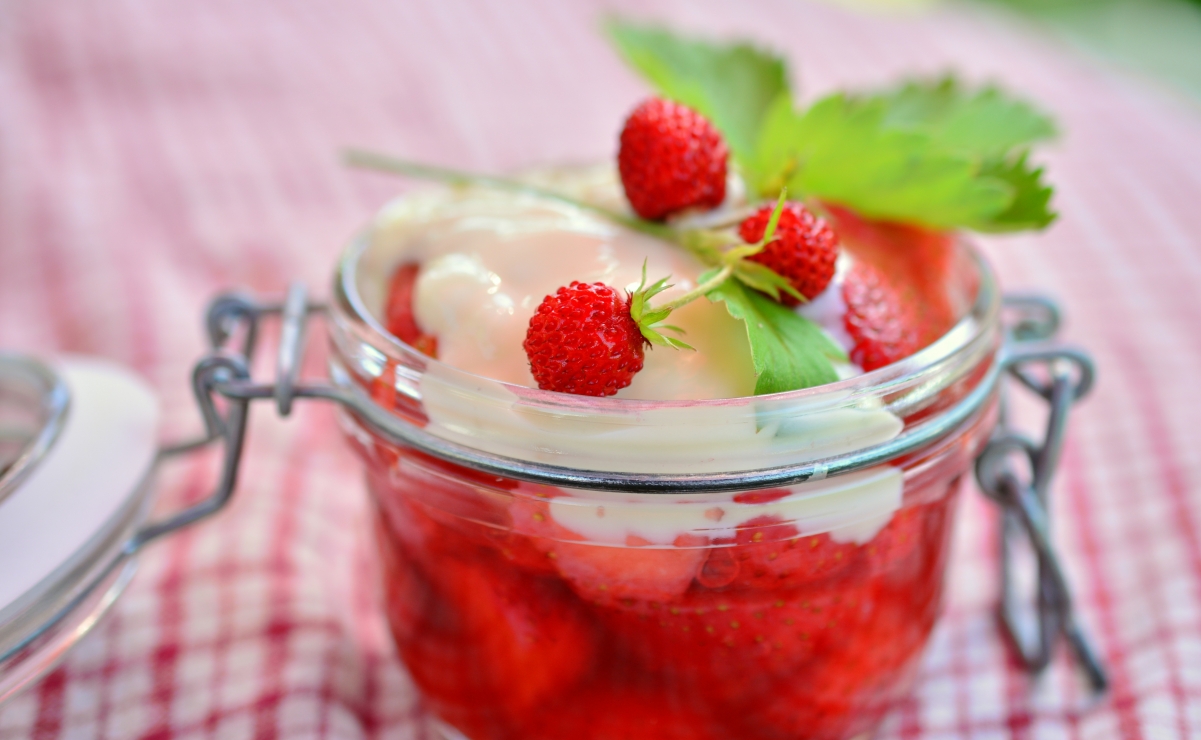 草莓 野草莓 水果 浆果 红色 夏季 弗里施 维生素 美味 甜点 罐子 5K图片