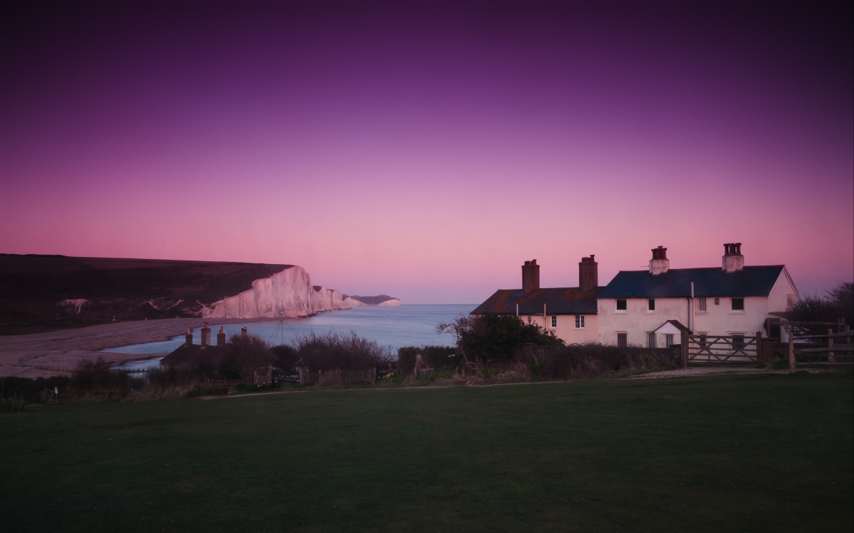 海边小屋 摄于英国七姐妹国家公园4K风景壁纸
