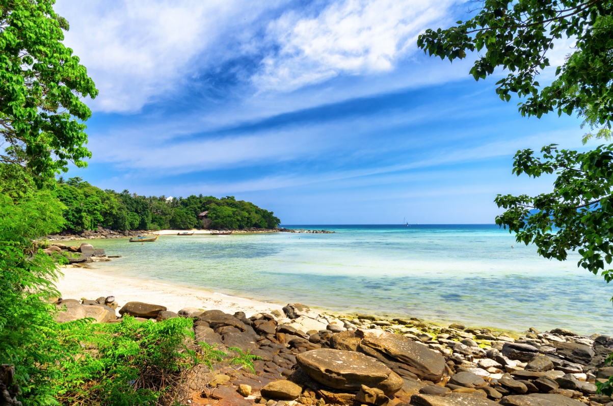天空 船 大海 沙滩 沙滩 树木 泰国披披岛4K风景壁纸