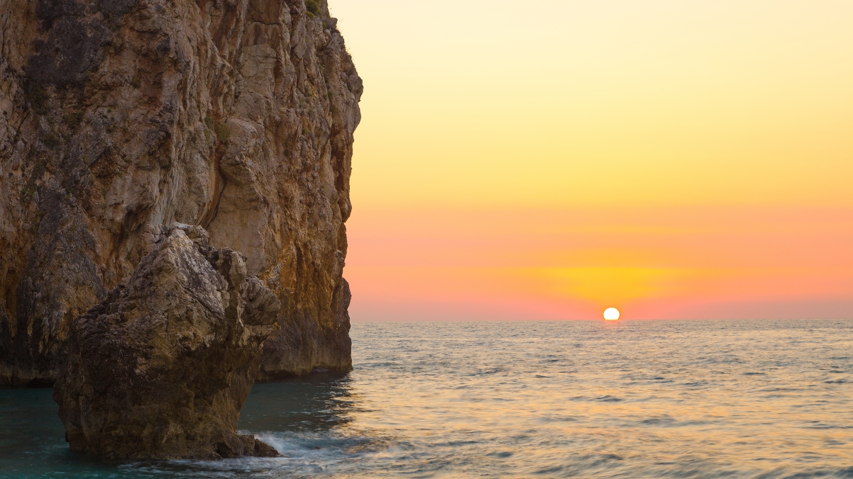 希腊莱夫卡达岛 地中海太阳4K风景壁纸