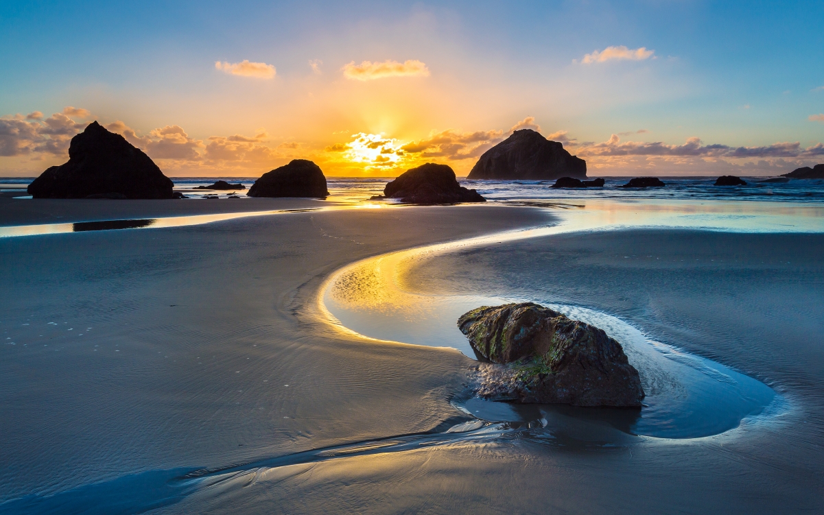 日出 沙滩 岩石 海洋 4K风景壁纸