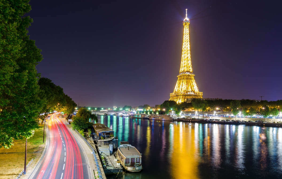 埃菲尔铁塔,河流,法国巴黎的塞纳河,灯,城市风景壁纸