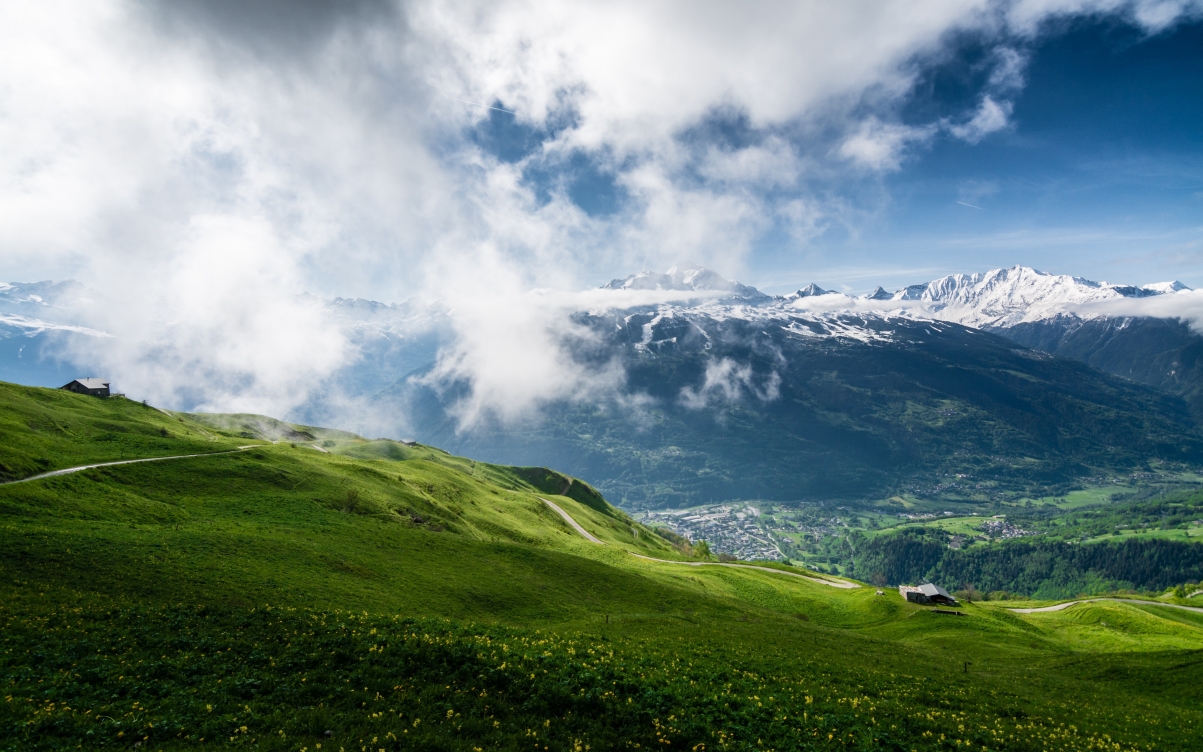 春山風景自然山天空雲5k風景壁紙