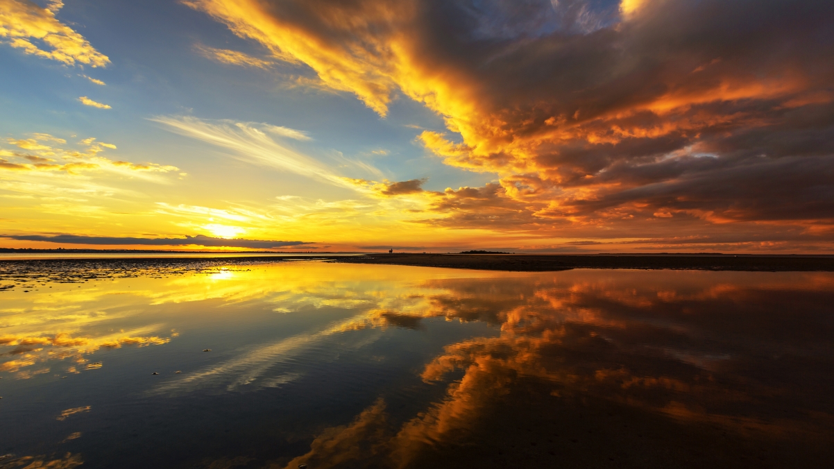 海上日出美景，海边绚丽云彩，Windows 10主题4K高清壁纸，超清3840x2160下载