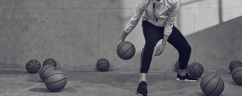 打篮球的男孩复古文艺黑白背景