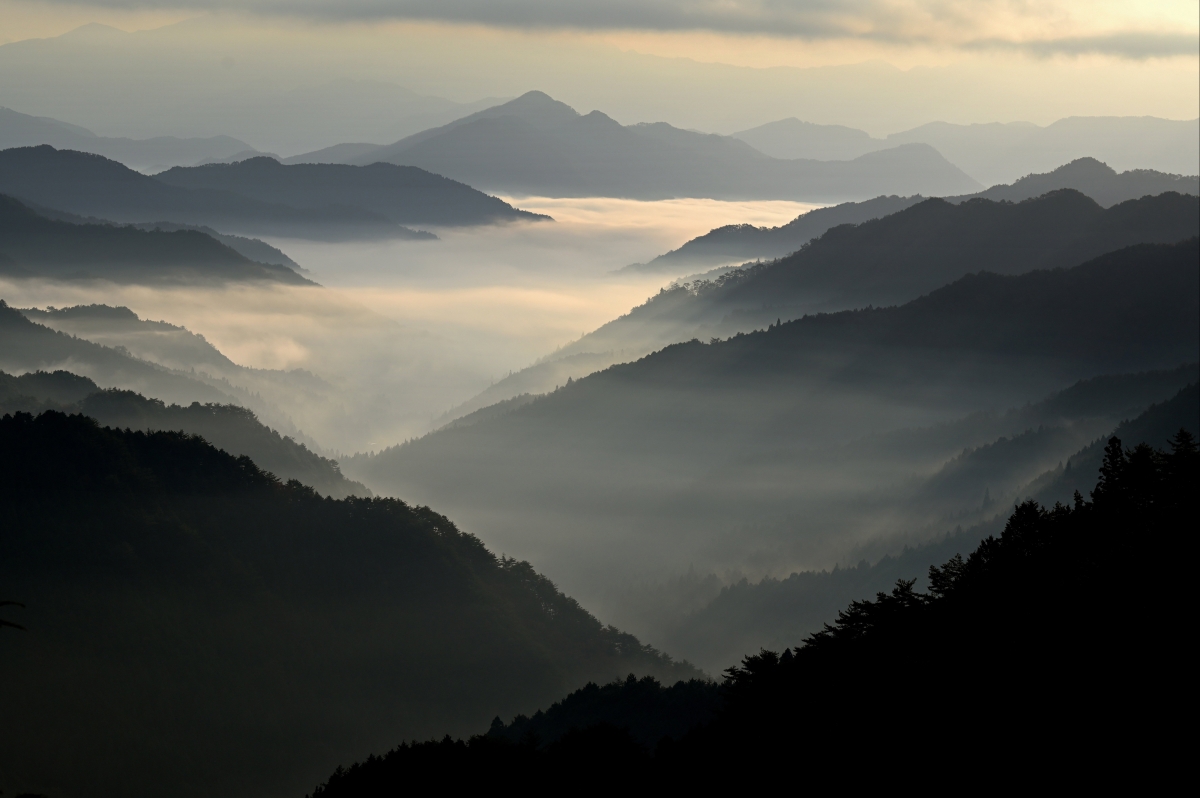 云雾山脉风景4k壁纸 4k风景图片高清壁纸 墨鱼部落格