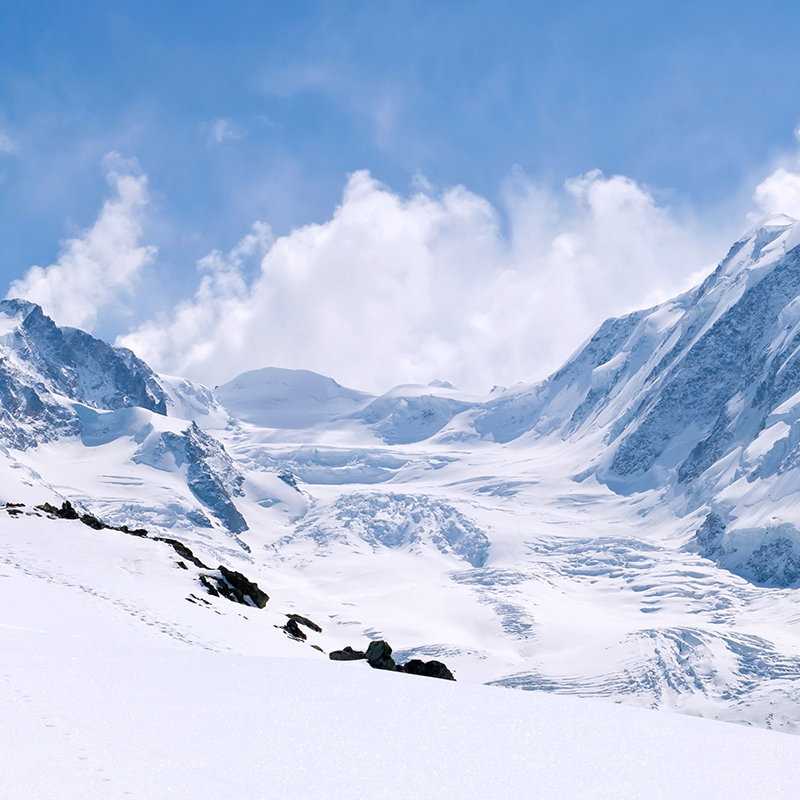 清新雪山背景JPG高清摄影，唯美风景图片素材下载