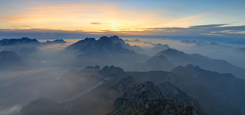 黄昏群山美景高清JPG摄影素材，风景图片设计免费下载